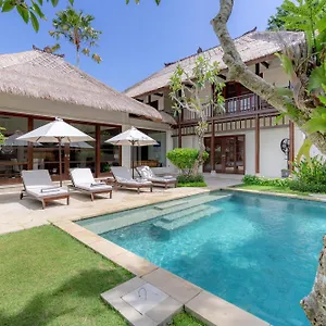  Villa Dorado - Steps From Indonesia